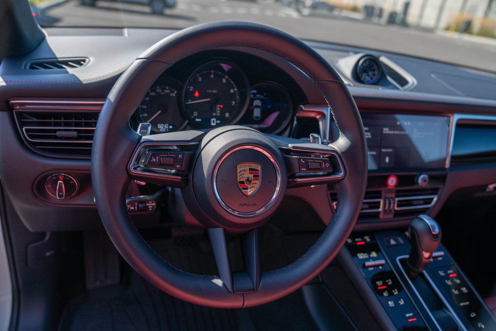 Certified 2026 Porsche Macan AWD/4WD image 13