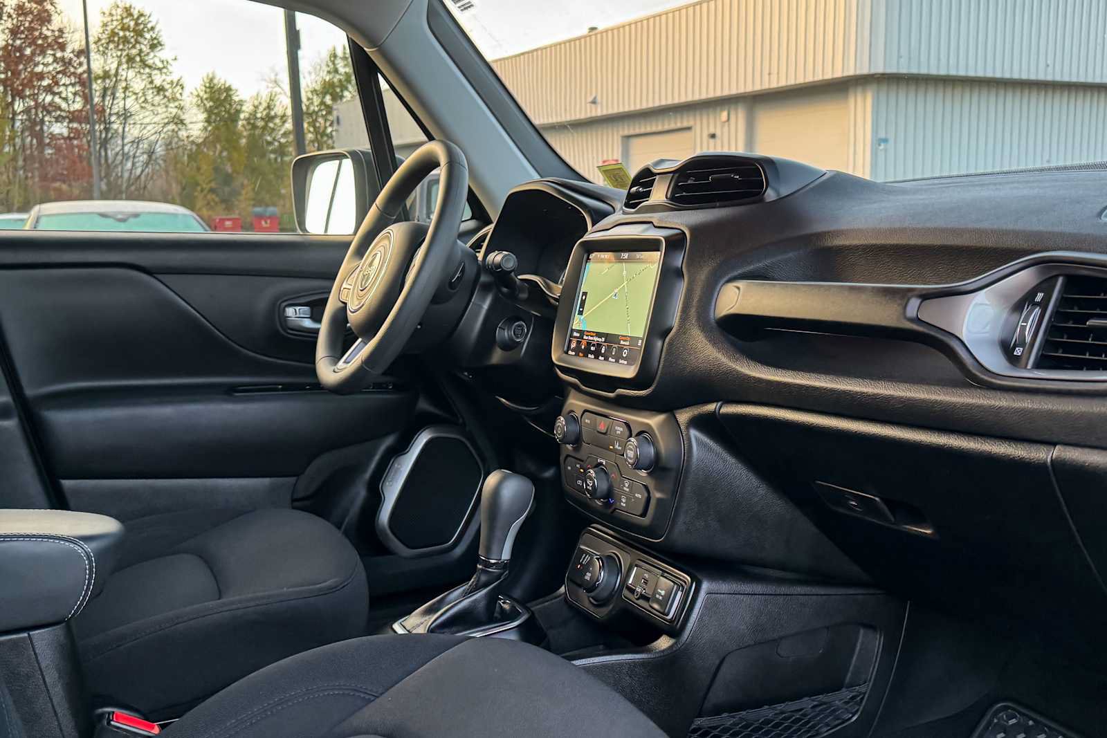 Used 2023 Jeep Renegade Latitude AWD/4WD image 10