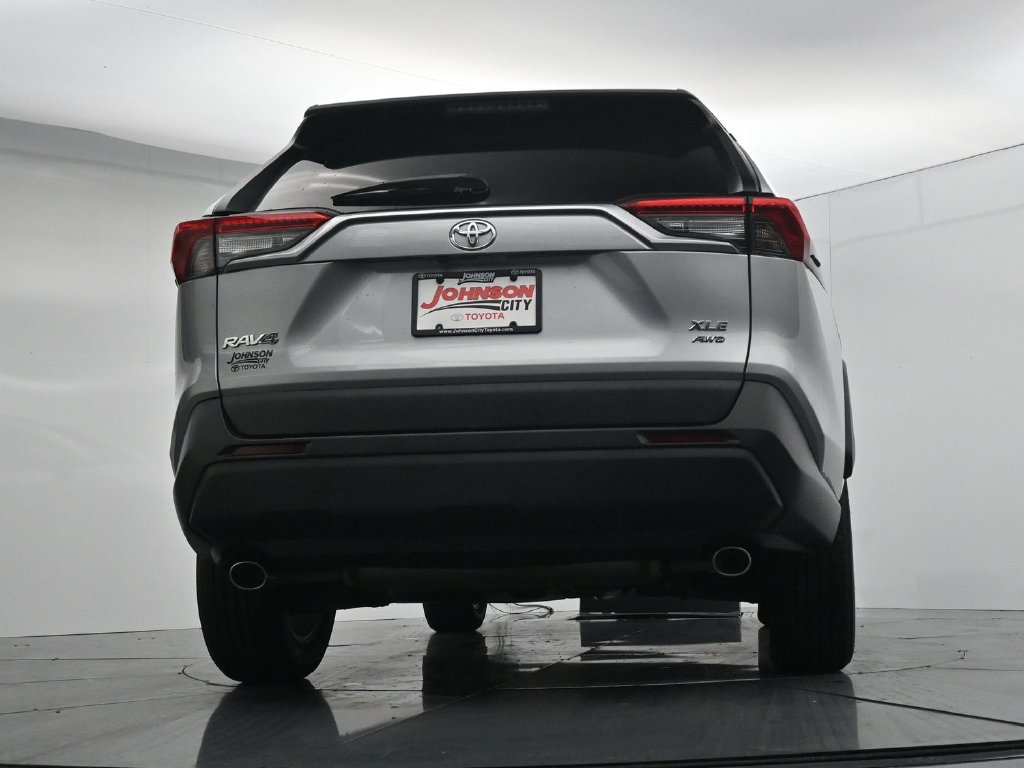 Used 2024 Toyota RAV4 XLE AWD/4WD image 35