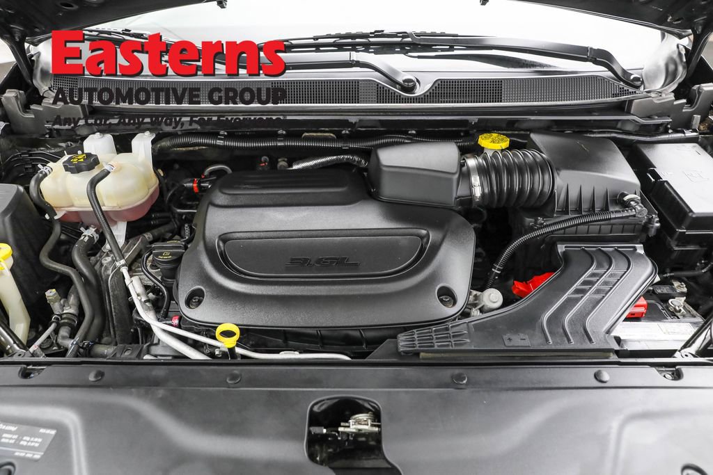 Used 2023 Chrysler Pacifica Touring-L image 7