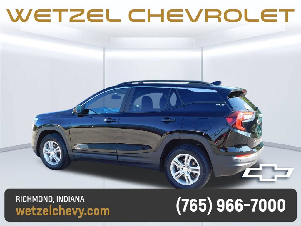 Used 2023 GMC Terrain SLE w/ Driver Convenience Package FWD image 5