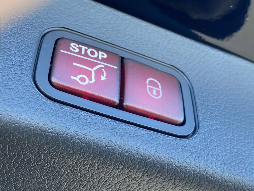 Certified 2025 Mercedes-Benz GLB 250 image 11