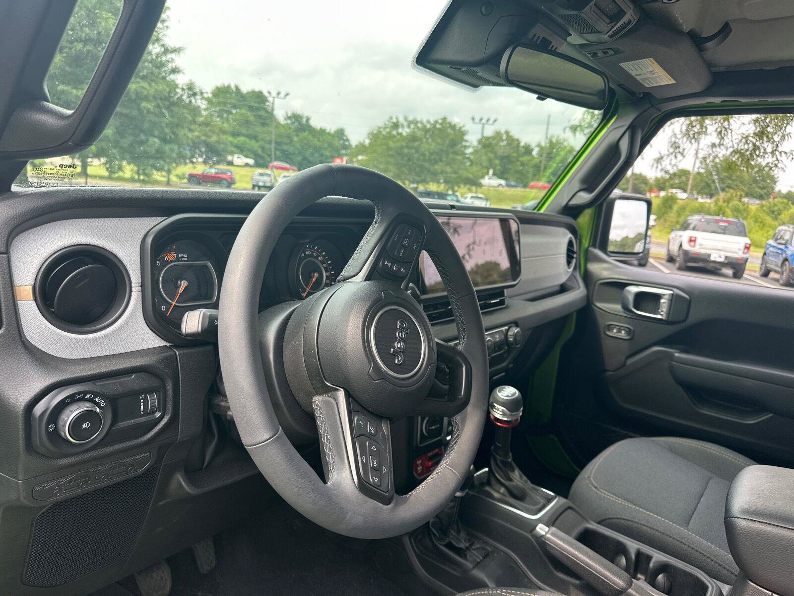 Used 2025 Jeep Wrangler Sport AWD/4WD image 15