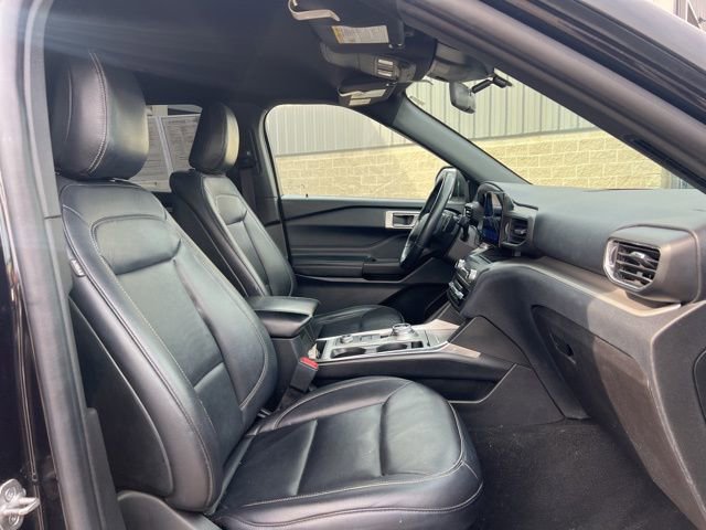Used 2020 Ford Explorer XLT w/ Equipment Group 202A AWD/4WD image 11