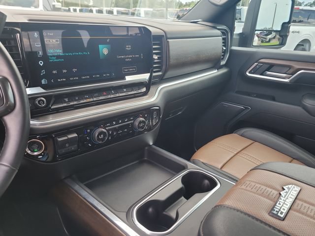 Used 2025 Chevrolet Silverado 3500 High Country w/ Technology Package AWD/4WD image 21