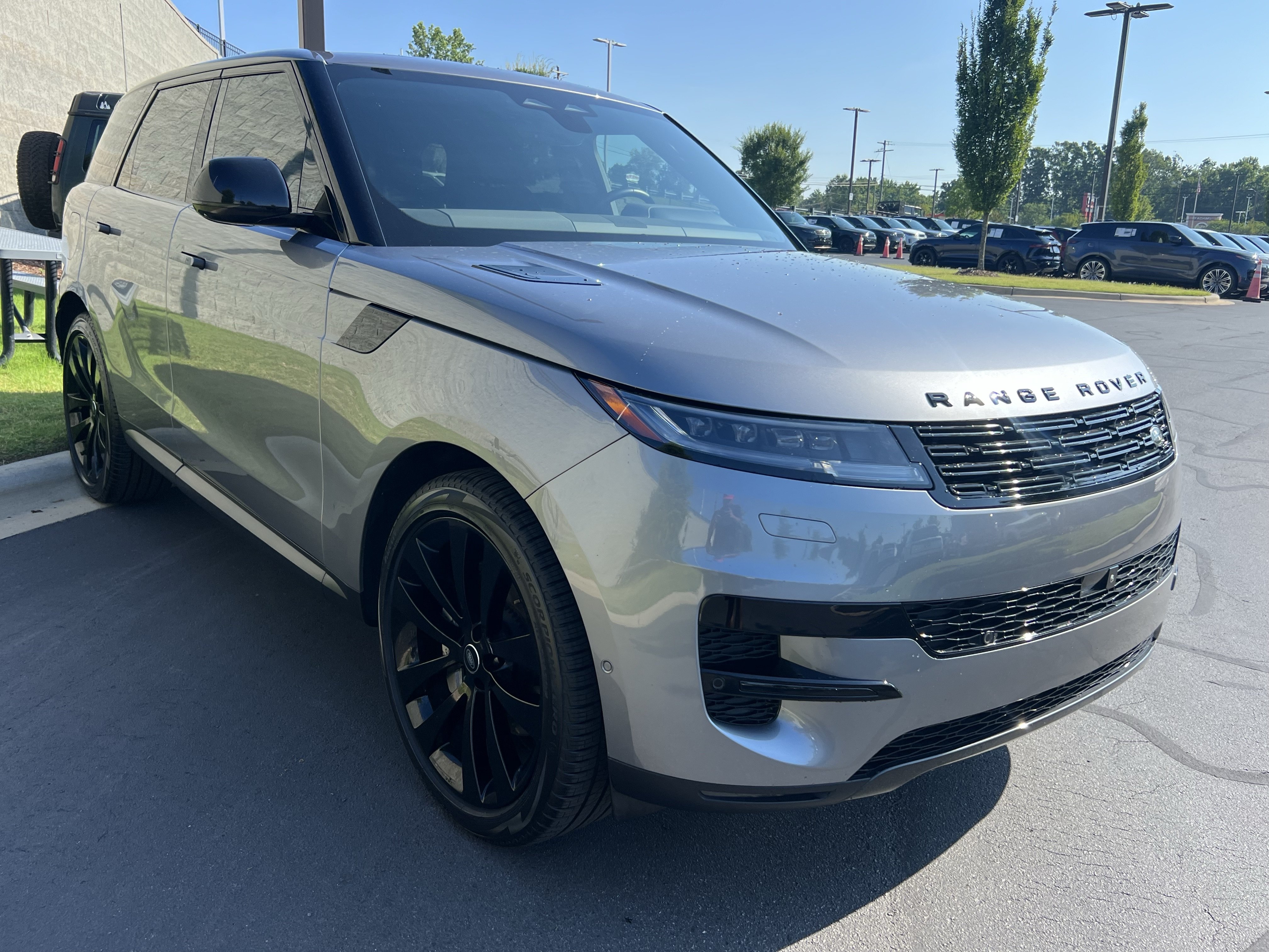 Certified 2025 Land Rover Range Rover Sport SE AWD/4WD image 9