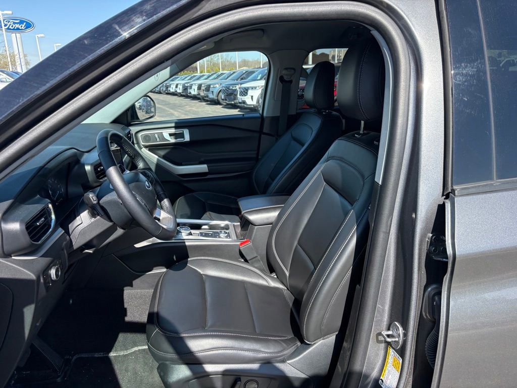 Used 2024 Ford Explorer XLT w/ Equipment Group 202A AWD/4WD image 12