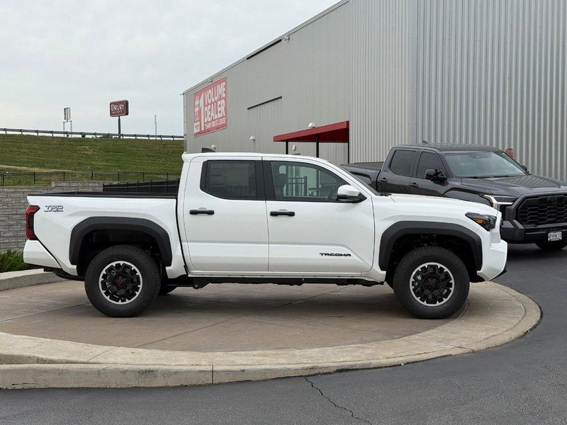 New 2025 Toyota Tacoma 4x4 Double Cab image 2
