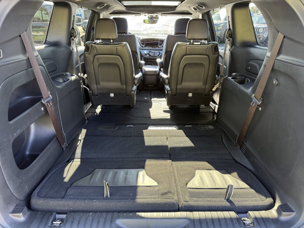 Used 2025 Chrysler Pacifica Limited FWD image 18