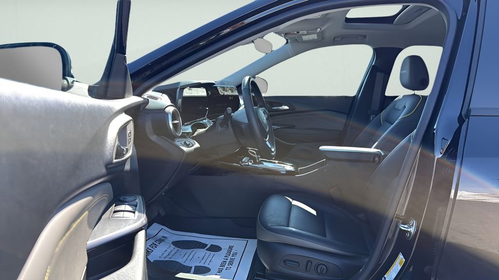 Used 2025 Chevrolet Trax ACTIV w/ Sunroof Package FWD image 23