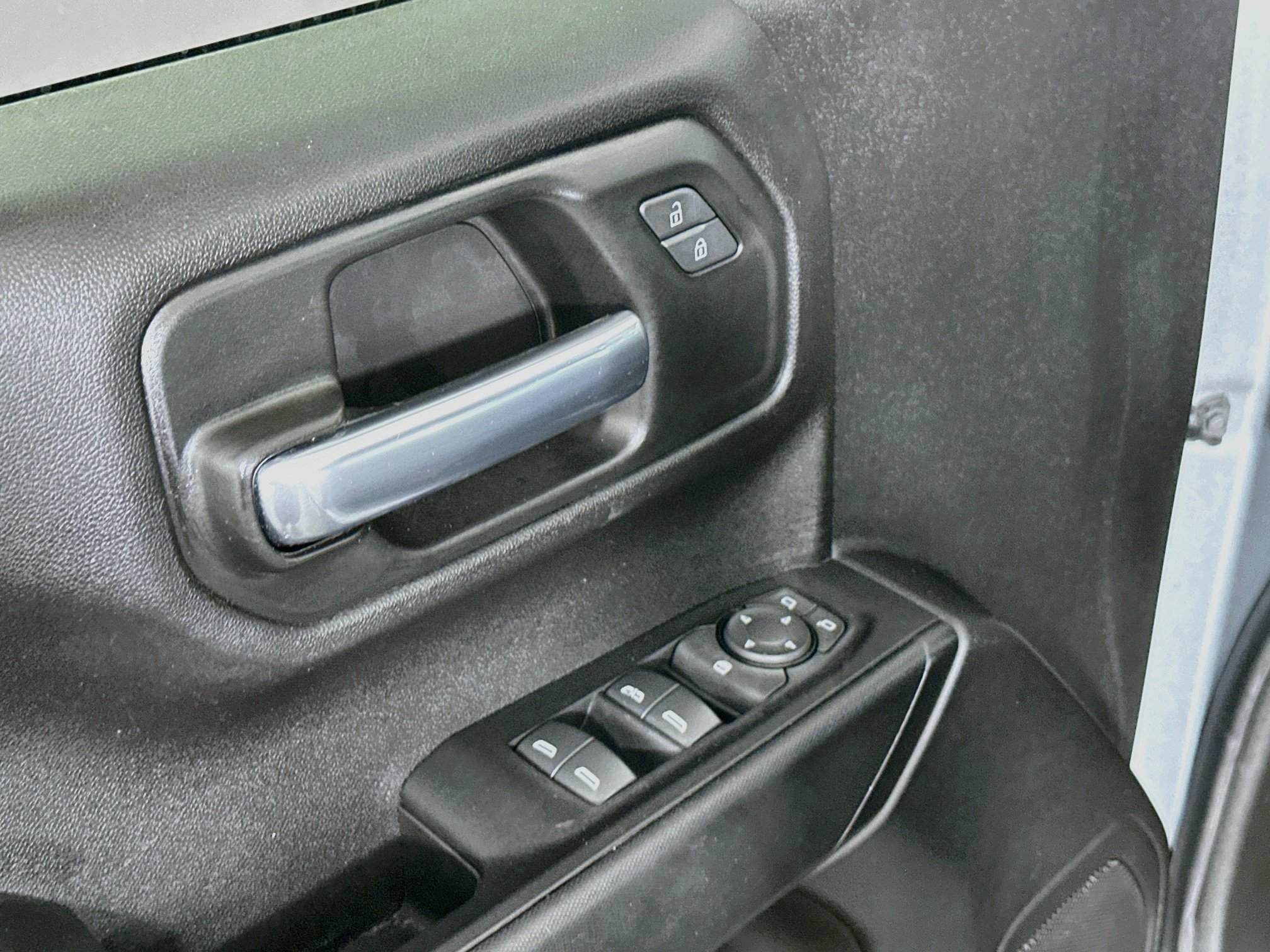 Used 2025 Chevrolet Silverado 1500 Custom w/ Turbomax Blackout Package AWD/4WD image 15