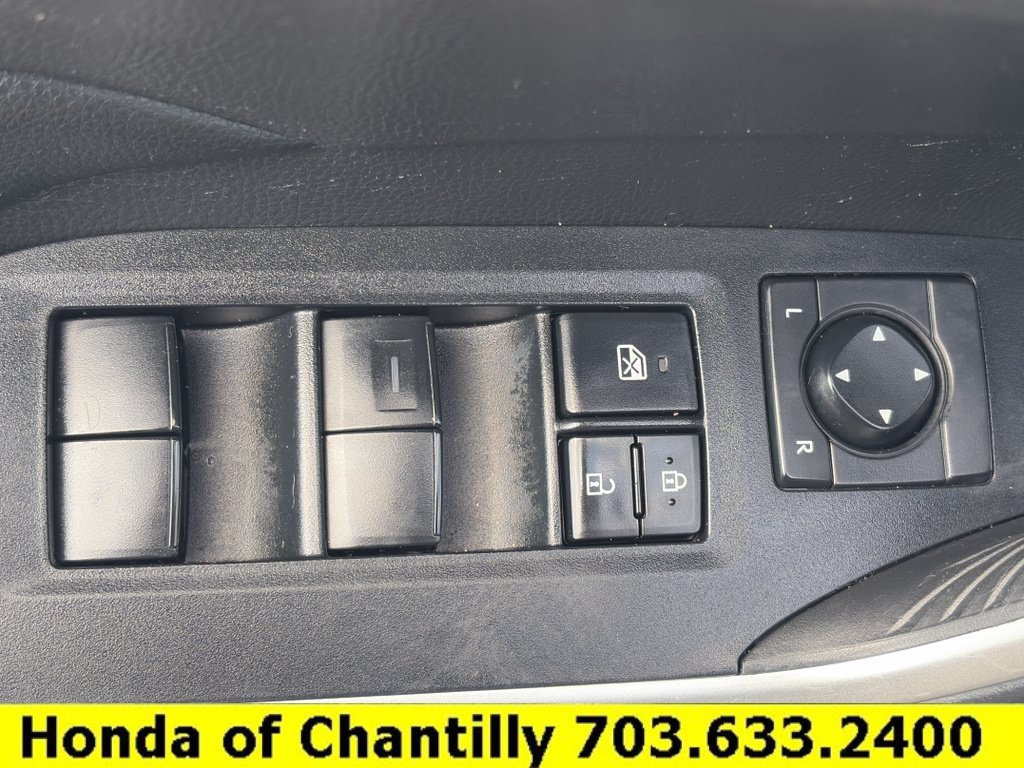 Used 2021 Toyota RAV4 XLE AWD/4WD image 19