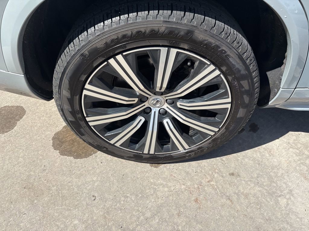 Certified 2025 Volvo XC90 B5 Core image 13
