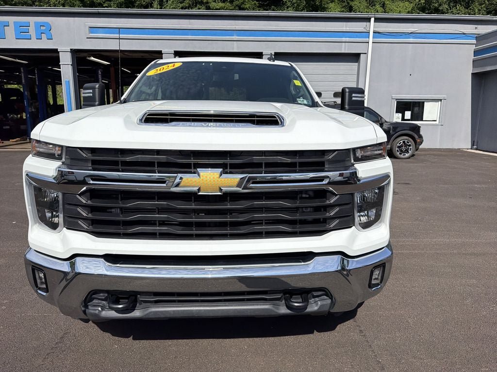 Used 2024 Chevrolet Silverado 2500 LT AWD/4WD image 11