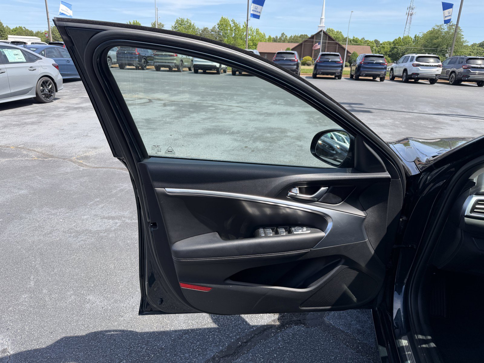 Used 2025 Genesis G70 2.5T RWD image 19