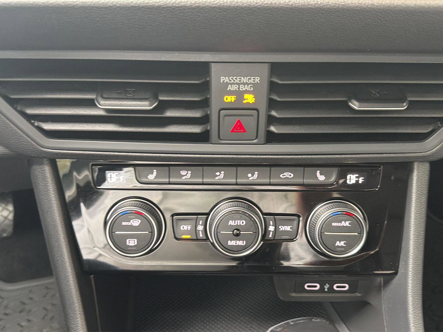 Used 2023 Volkswagen Jetta SE w/ Panoramic Sunroof Package FWD image 22