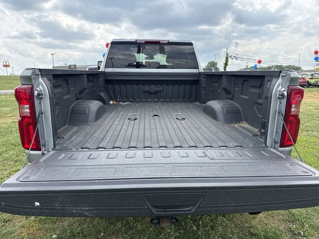 Used 2025 Chevrolet Silverado 3500 LT AWD/4WD image 17