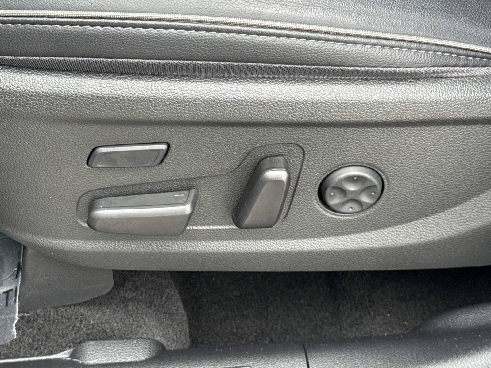 Certified 2023 Hyundai Santa Fe Limited AWD/4WD image 17