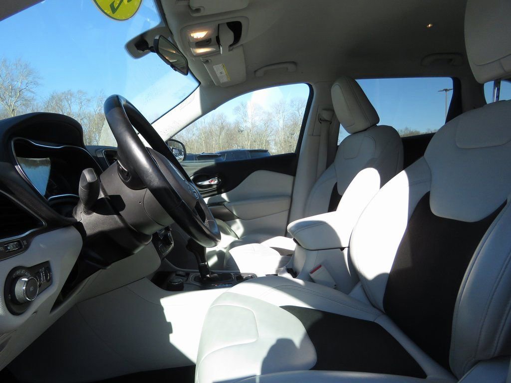 Used 2020 Jeep Cherokee Latitude Plus w/ Cold Weather Group image 10