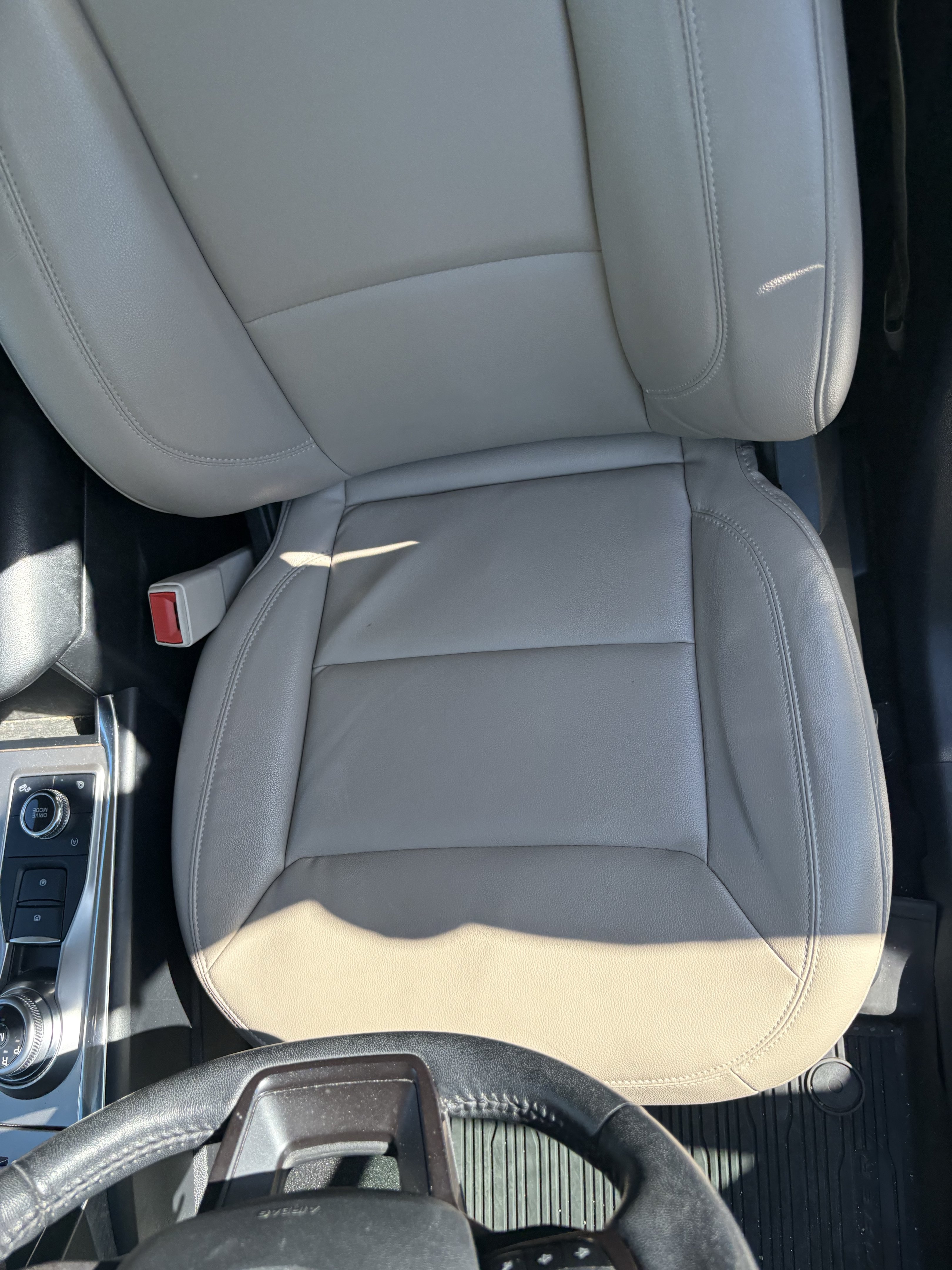 Used 2020 Ford Explorer XLT w/ Equipment Group 202A AWD/4WD image 10