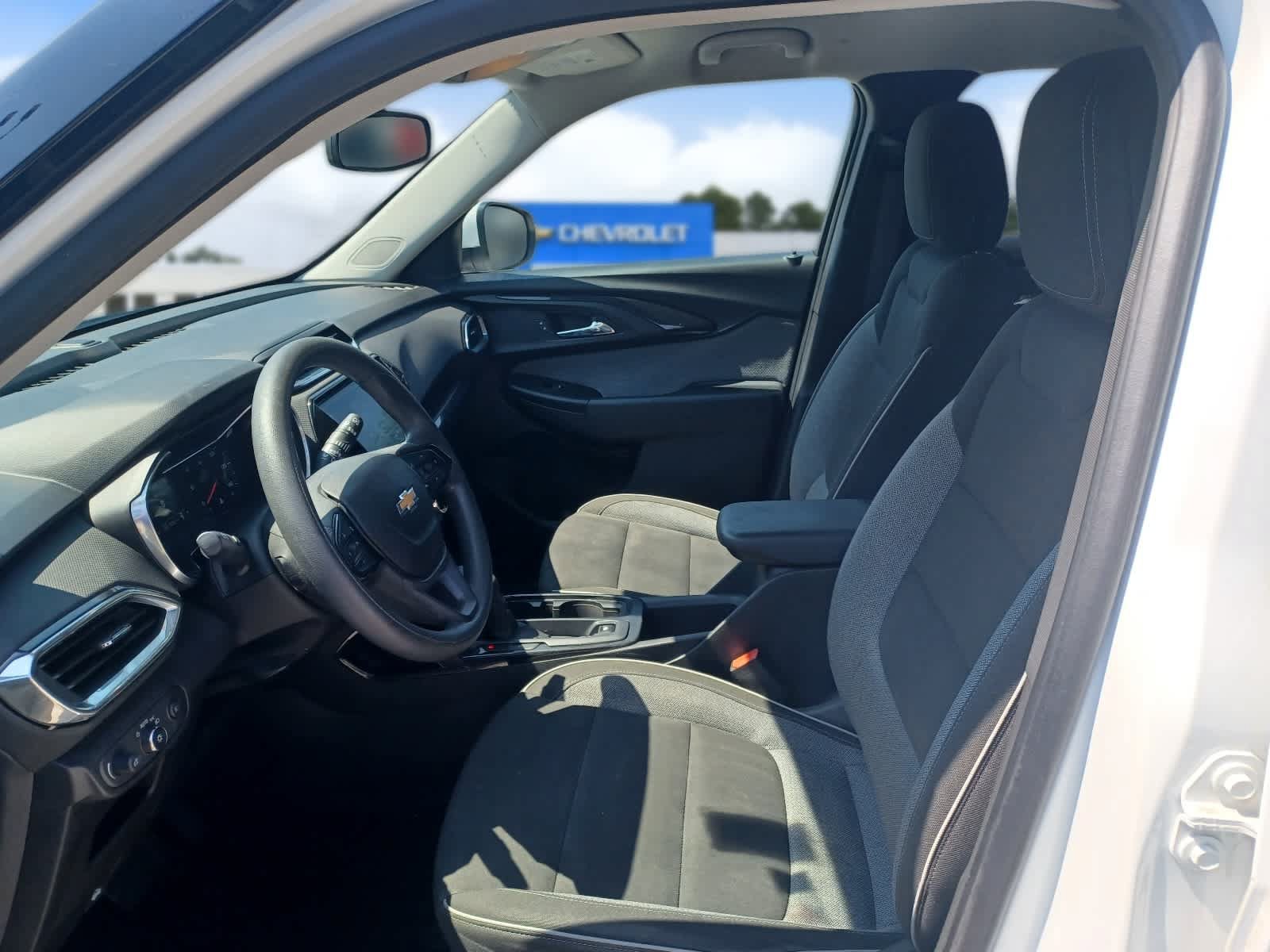 Used 2022 Chevrolet TrailBlazer LT w/ Convenience Package AWD/4WD image 7