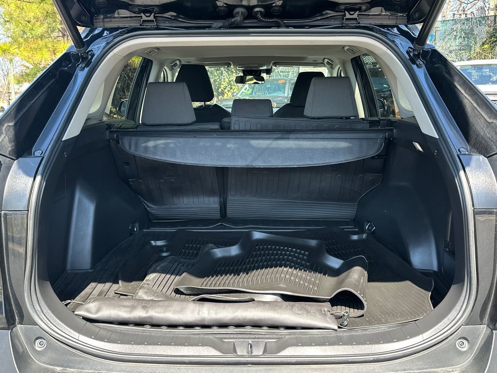 Used 2023 Toyota RAV4 XLE w/ Convenience Package image 6