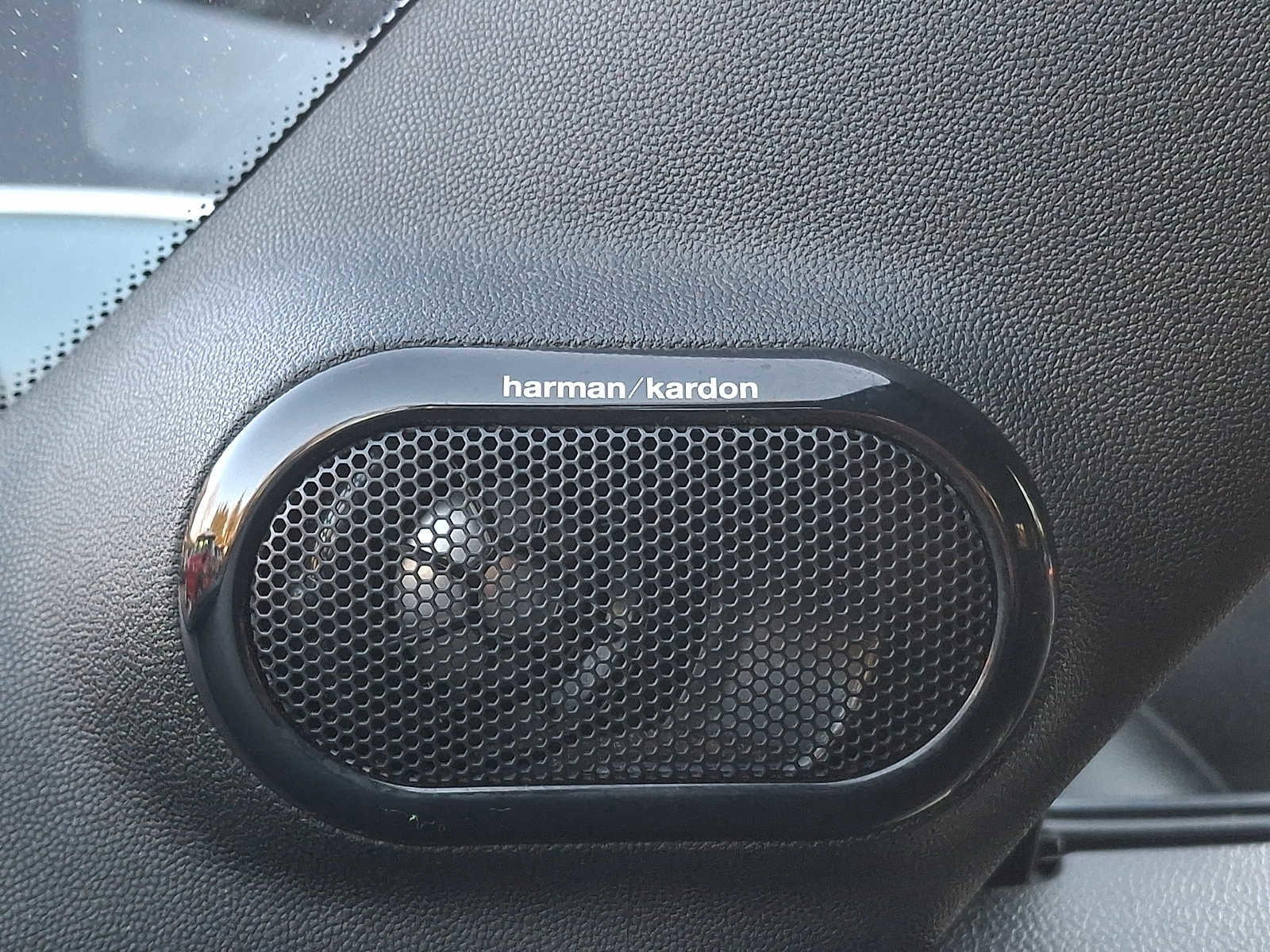 Used 2019 MINI Cooper S image 17