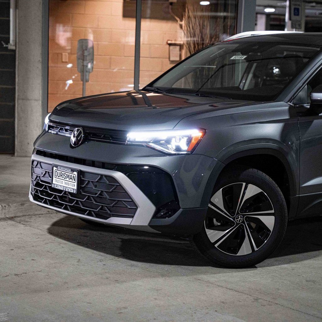 New 2025 Volkswagen Taos SE image 2