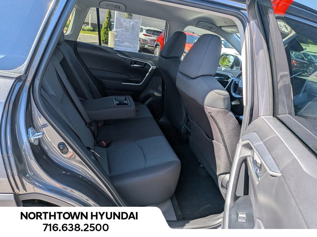 Used 2025 Toyota RAV4 XLE AWD/4WD image 29