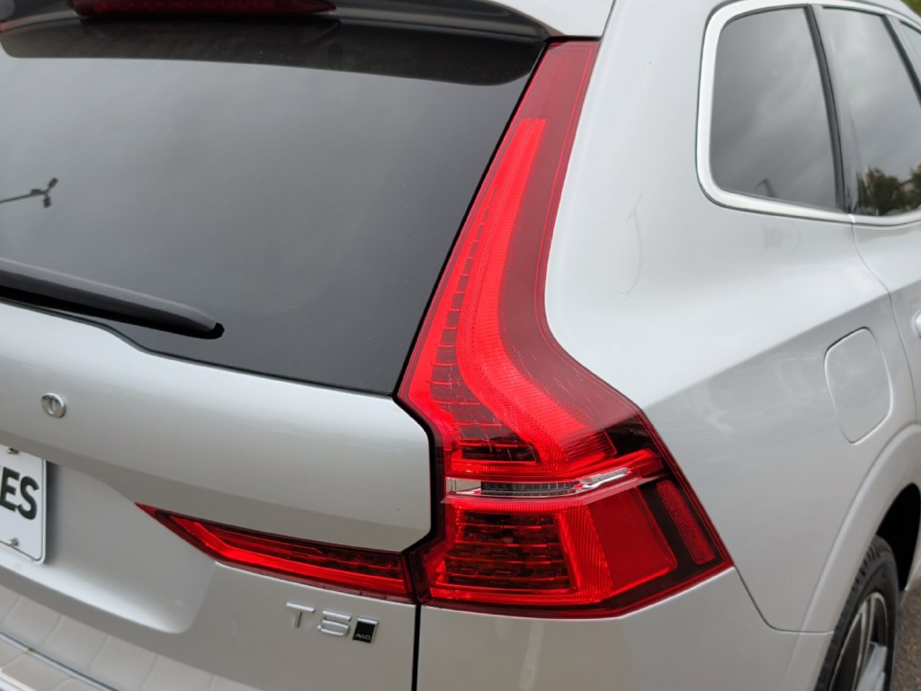 Used 2019 Volvo XC60 T5 Momentum w/ Premium Package AWD/4WD image 43