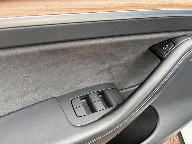 Used 2024 Tesla Model Y Long Range AWD/4WD image 16