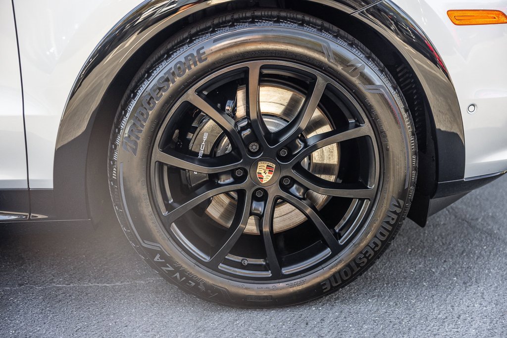 Certified 2025 Porsche Cayenne GTS image 27