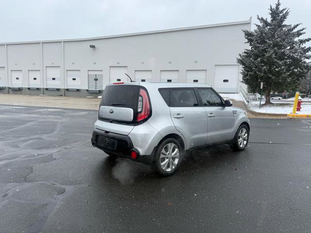 Used 2016 Kia Soul + image 4