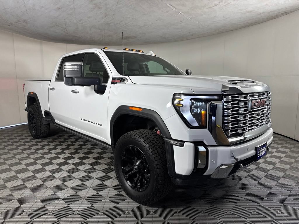 Used 2024 GMC Sierra 3500 Denali w/ Denali Reserve Package AWD/4WD image 3