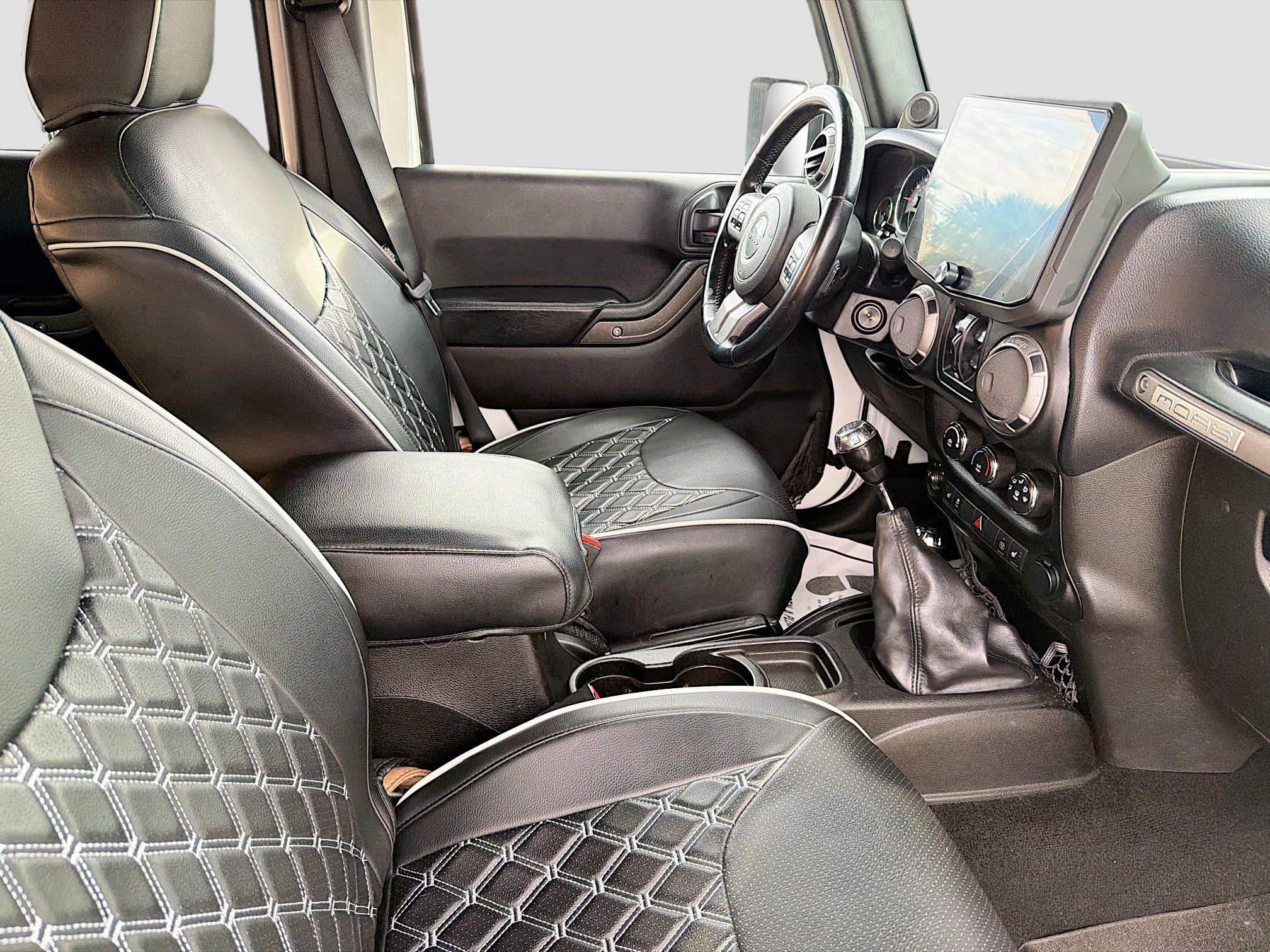 Used 2013 Jeep Wrangler Unlimited Sahara image 28