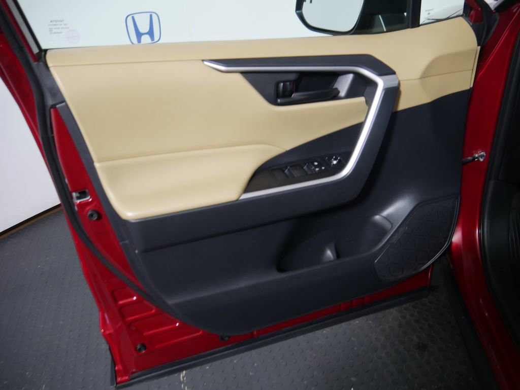 Used 2022 Toyota RAV4 LE image 15