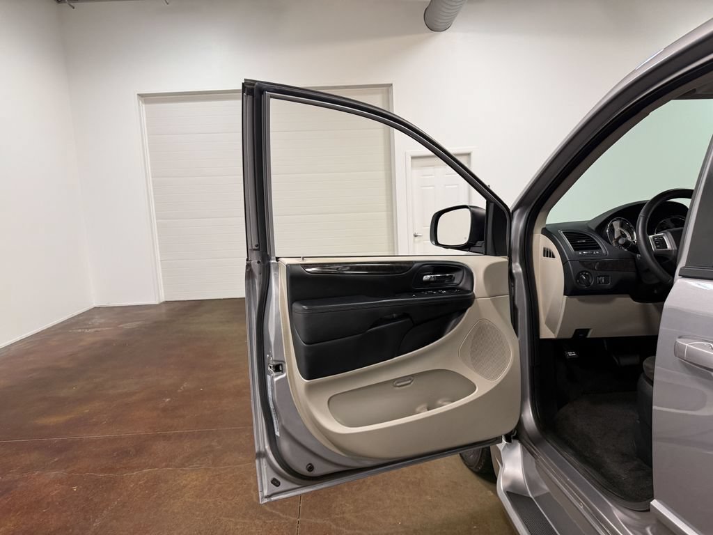 Used 2016 Dodge Grand Caravan SE w/ Quick Order Package 29E SE FWD image 65
