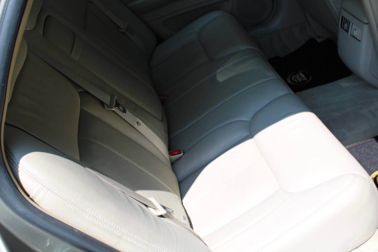 Used 2011 Cadillac DTS image 30