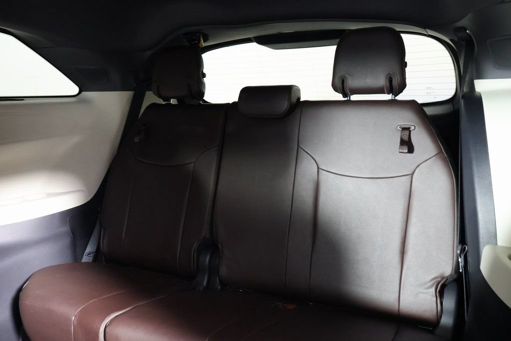 Used 2024 Toyota Sienna Platinum FWD image 12