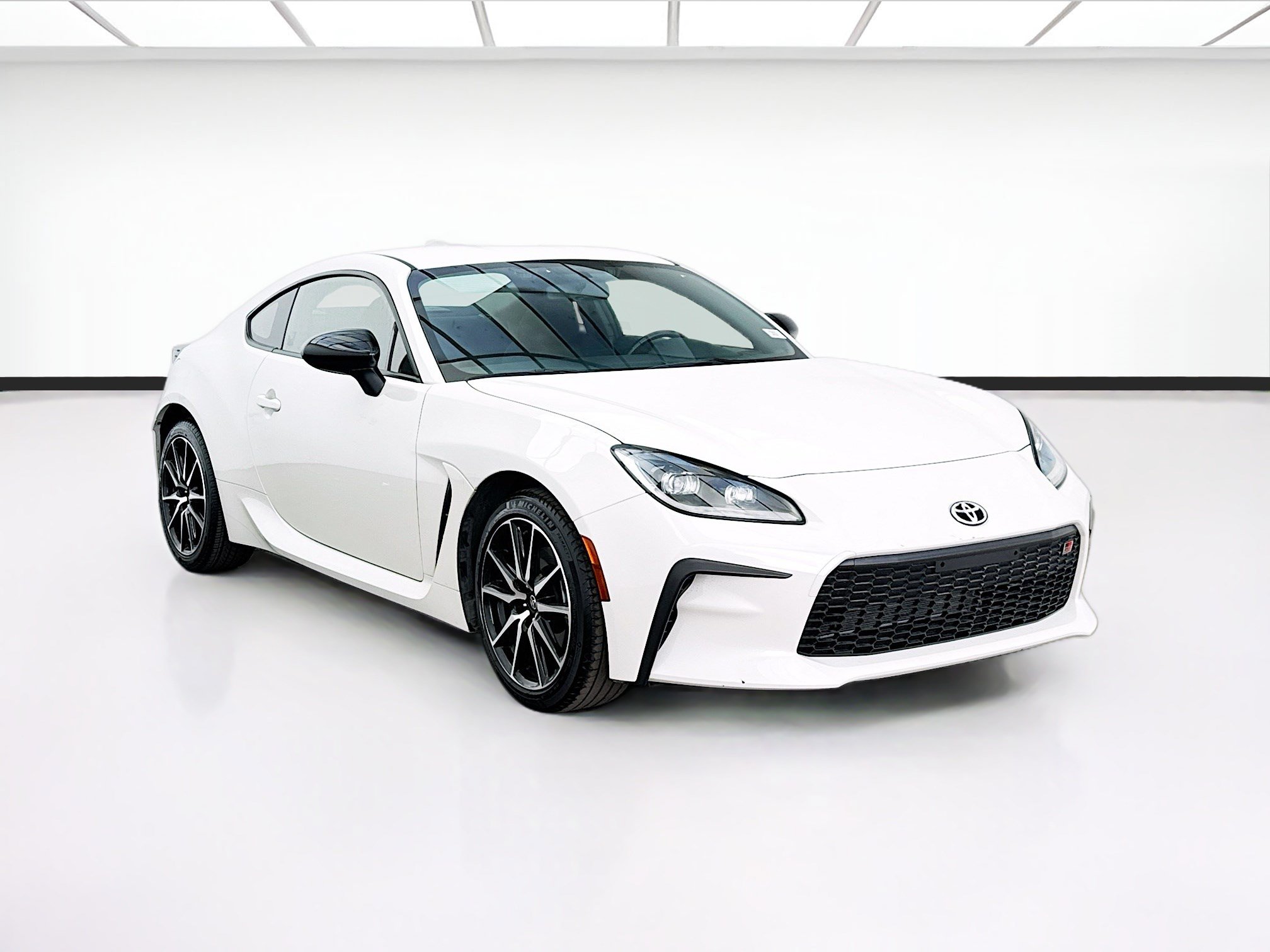 Used 2024 Toyota GR86 RWD image 3