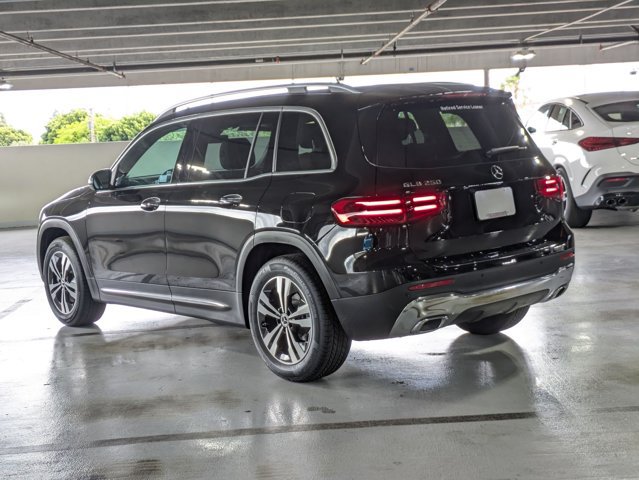 Used 2025 Mercedes-Benz GLB 250 image 11