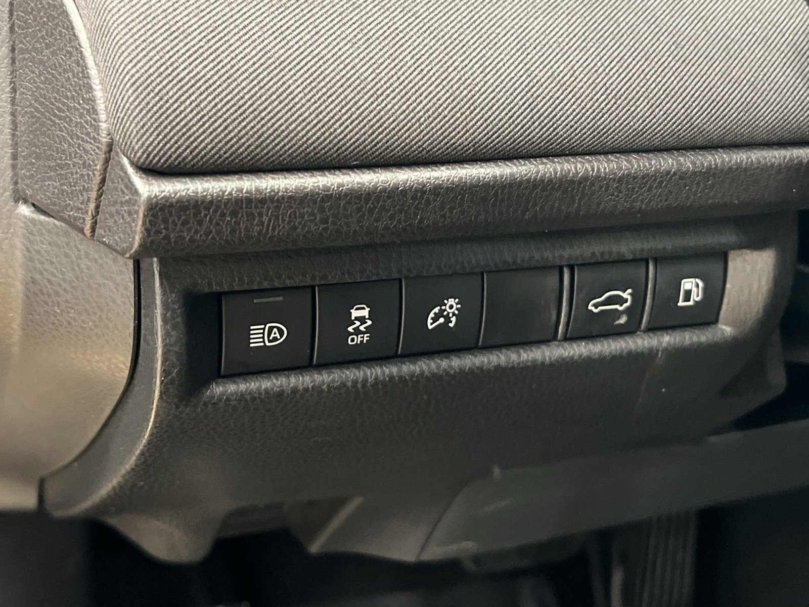 Used 2025 Toyota Camry LE image 27