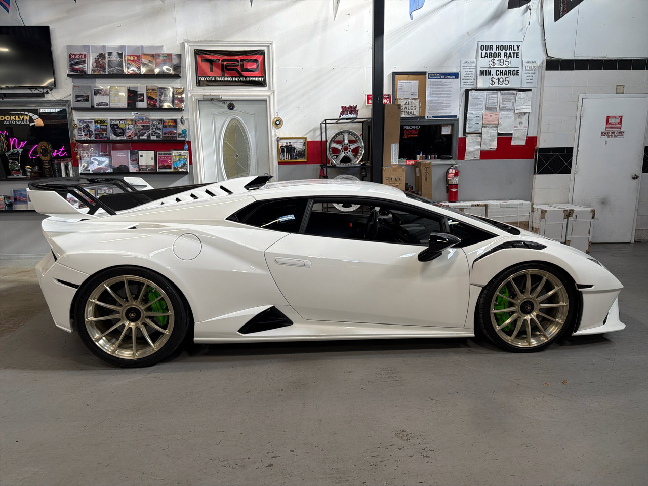 Used 2022 Lamborghini Huracan STO image 3