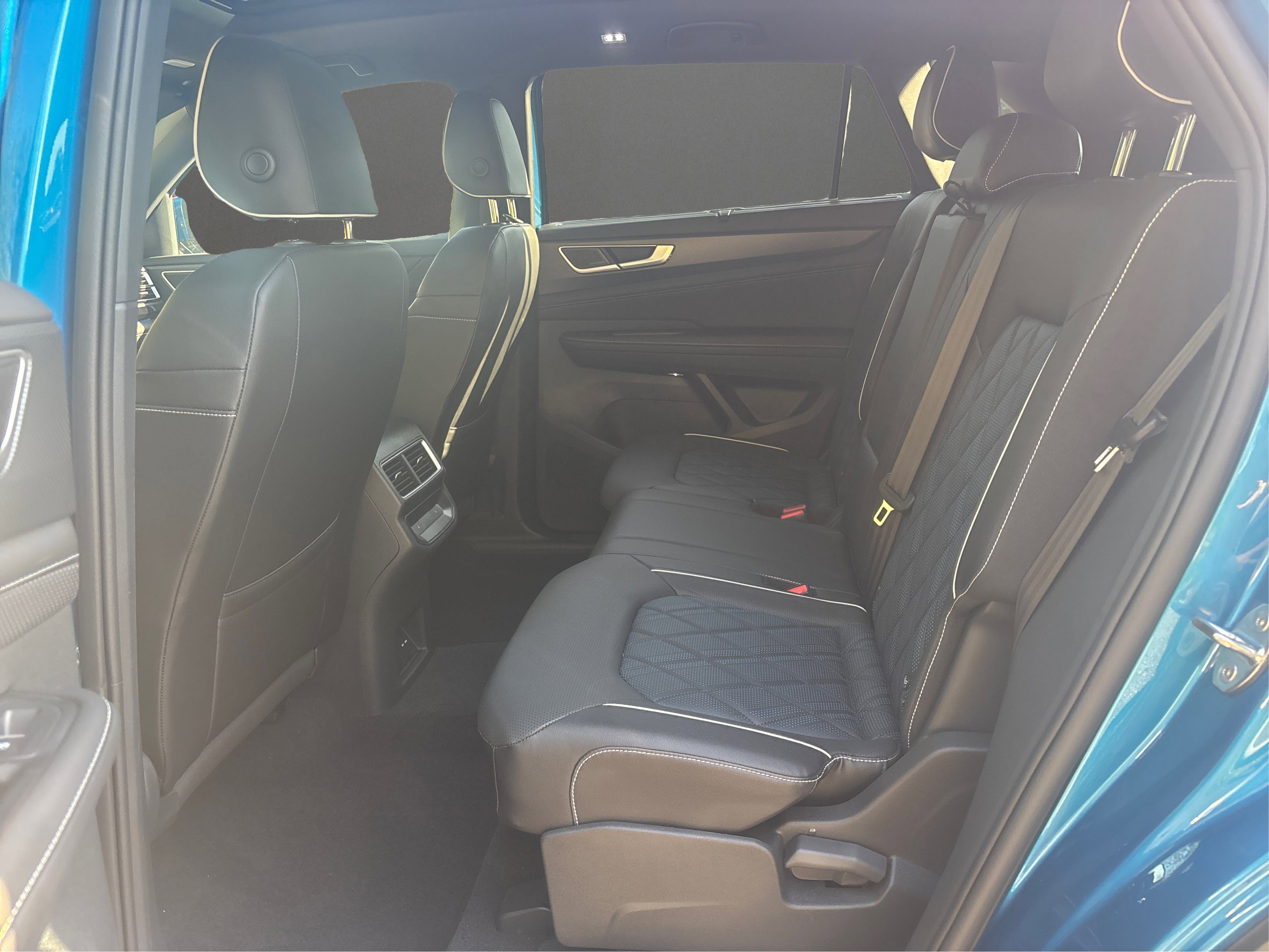 Used 2025 Volkswagen Atlas Cross Sport SEL Premium R-Line image 12