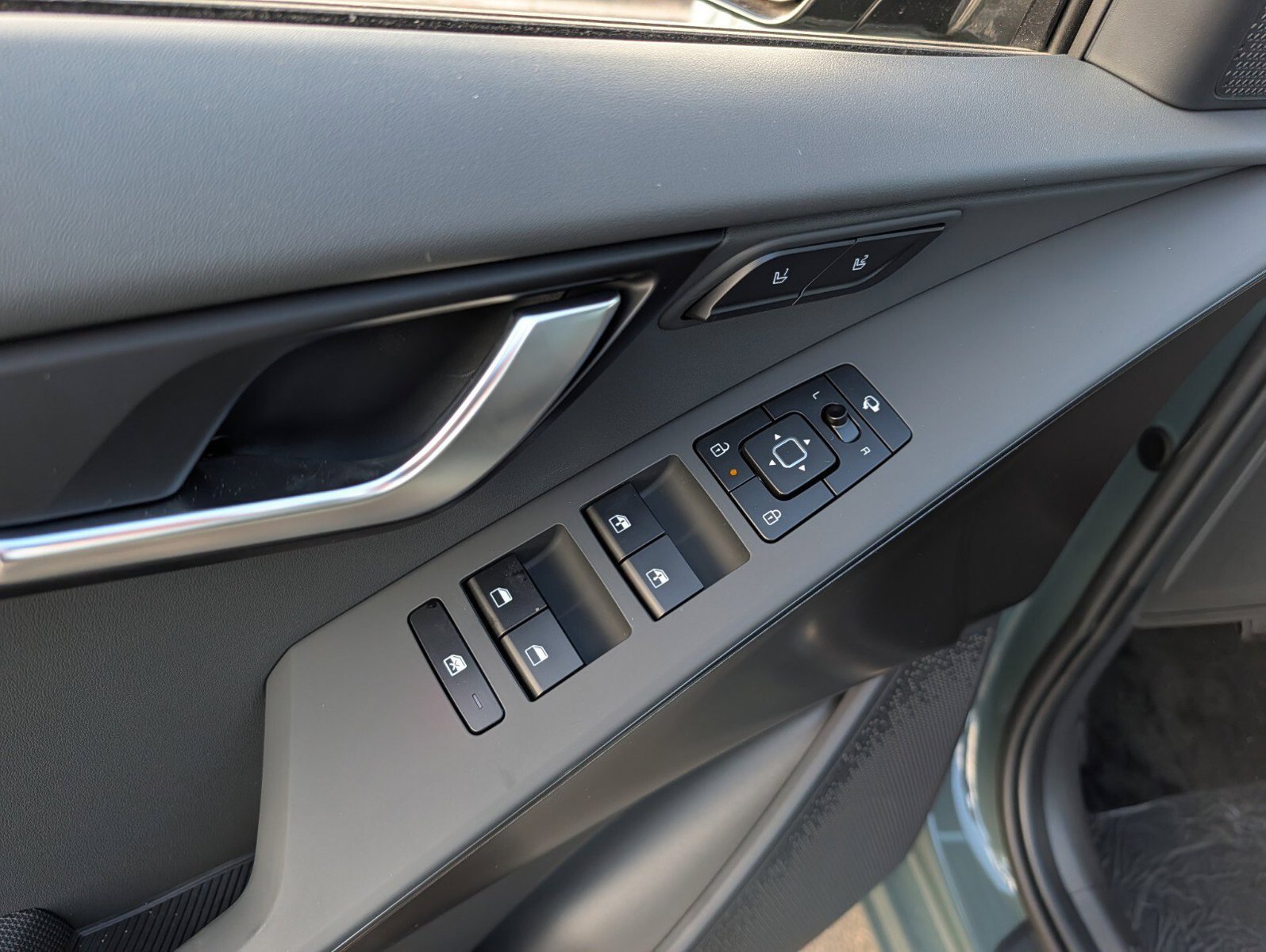 New 2027 Kia Niro FWD image 32