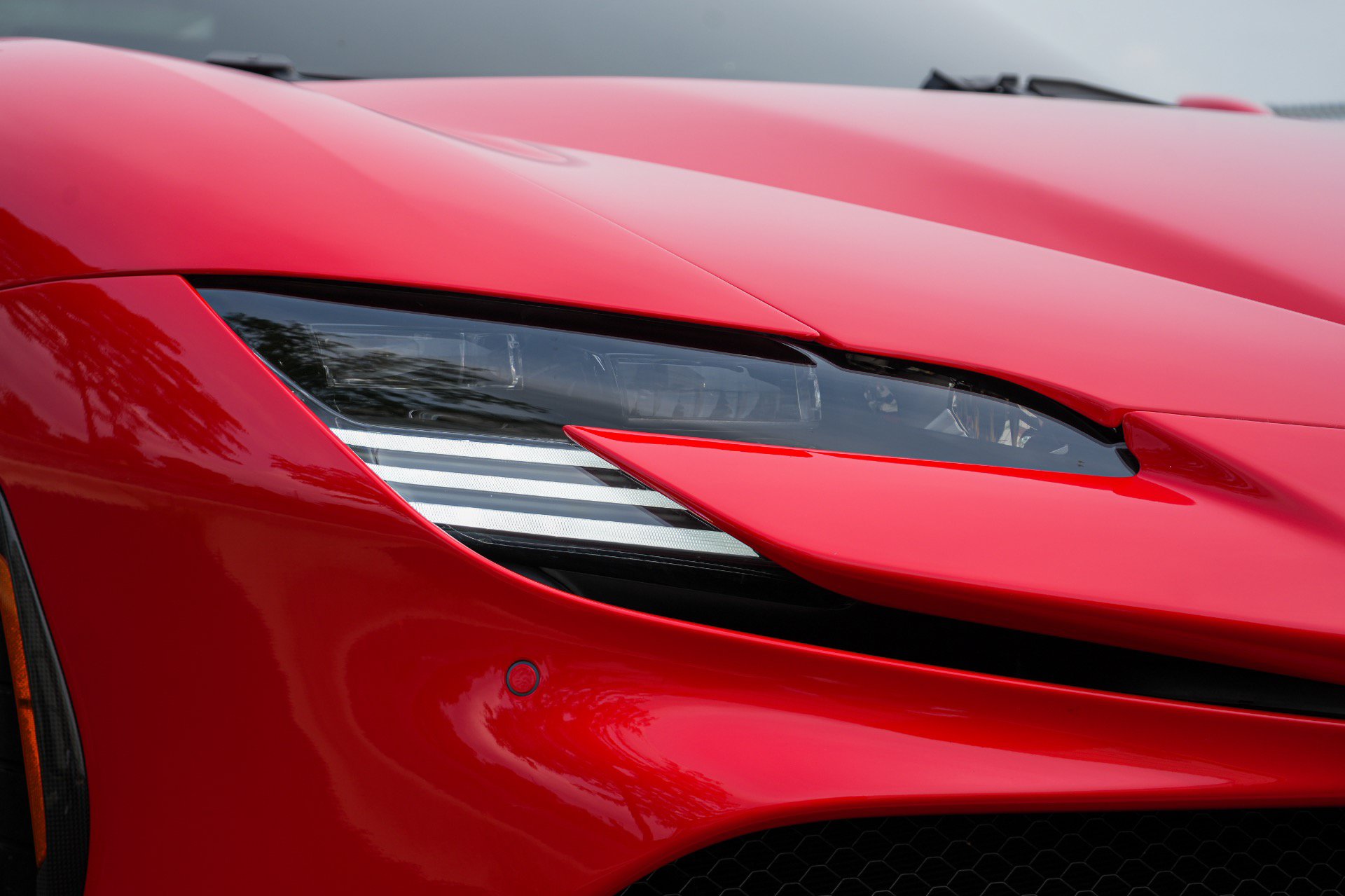 Used 2022 Ferrari SF90 Stradale AWD/4WD image 13