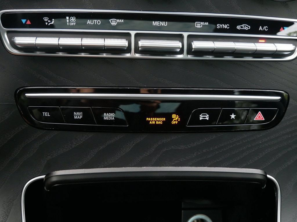 Used 2021 Mercedes-Benz GLC 300 4MATIC image 24