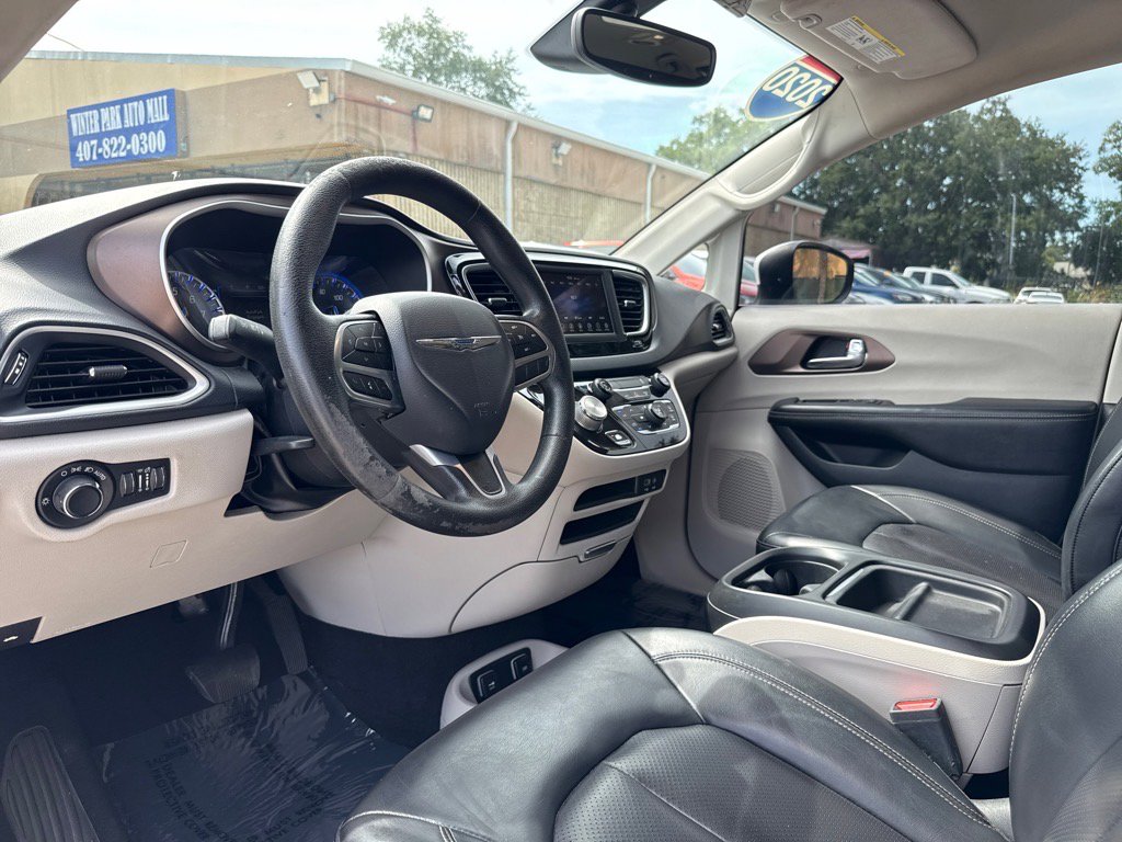 Used 2020 Chrysler Voyager Lxi image 12