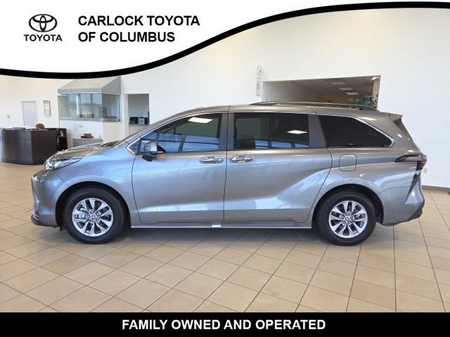 Used 2026 Toyota Sienna XLE FWD image 2