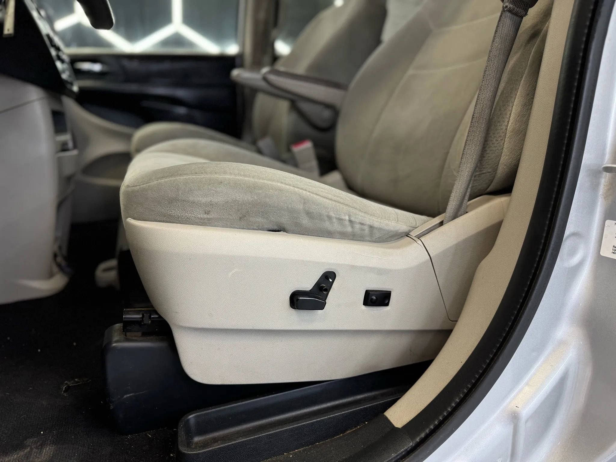 Used 2012 Dodge Grand Caravan SXT image 13